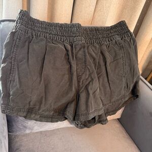 aerie Black Elastic-Waist Pleated Athletic Shorts